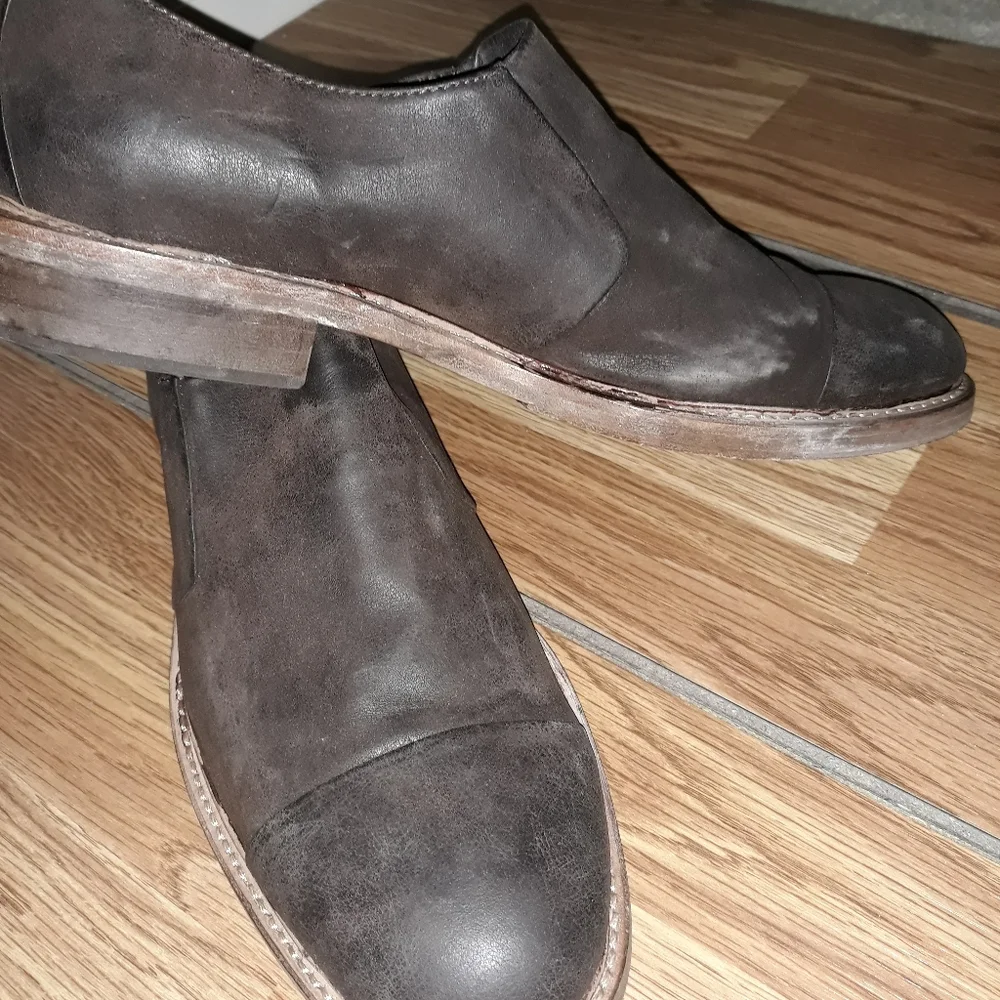 Donald Pliner mens handmade brown unfinished leather loafers. Size 10